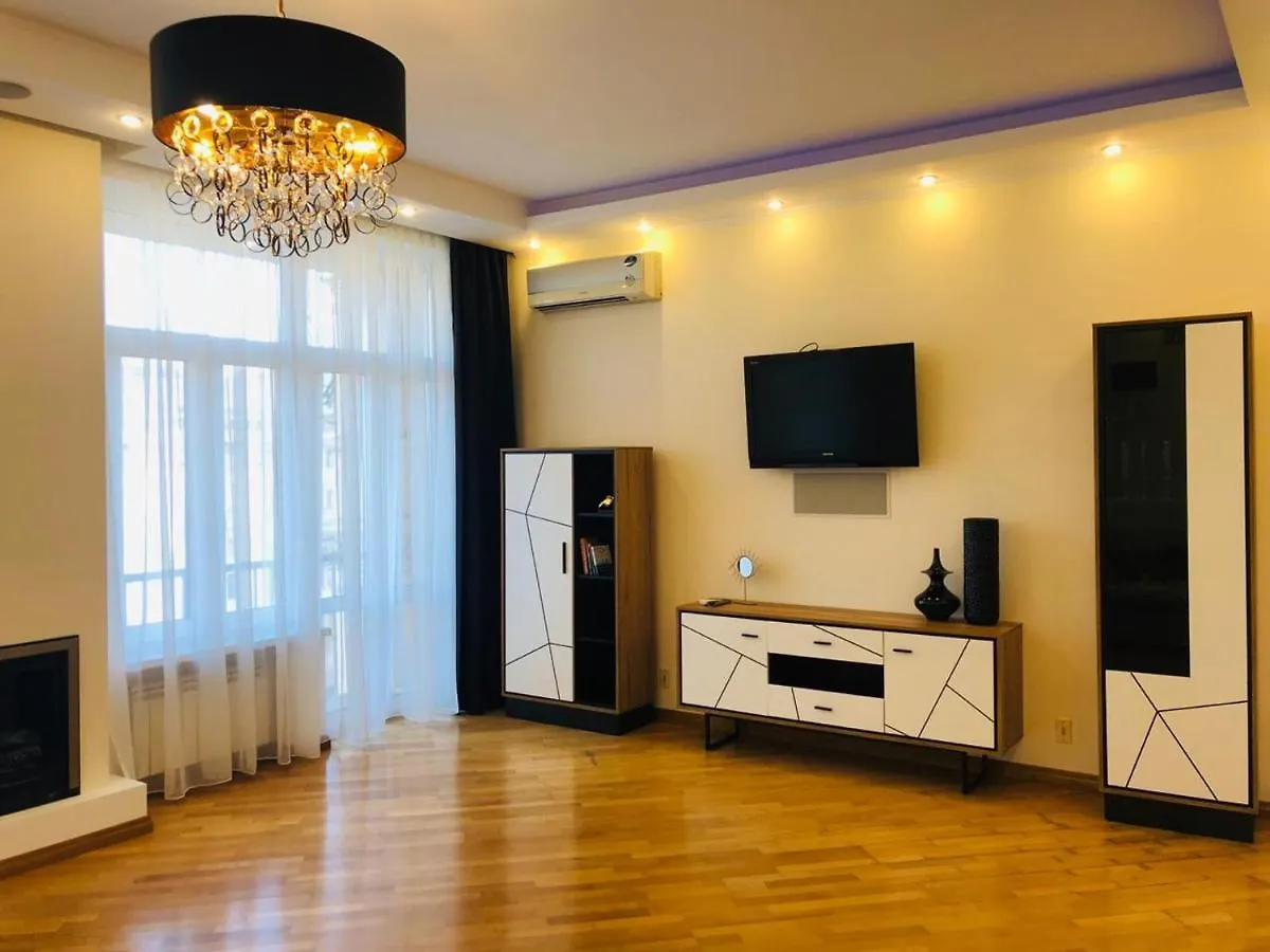 Amazing View Of Khreshchatyk! Kijev Apartman