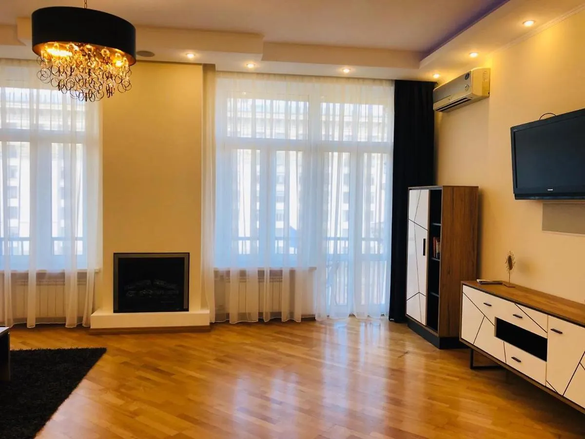 Amazing View Of Khreshchatyk! Kijev Apartman