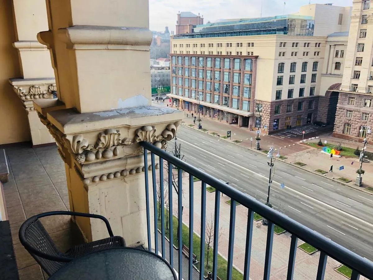 Amazing View Of Khreshchatyk! Kijev